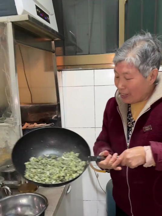 苜蓿野菜的多种吃法 来看看山西人是怎么吃野菜的！