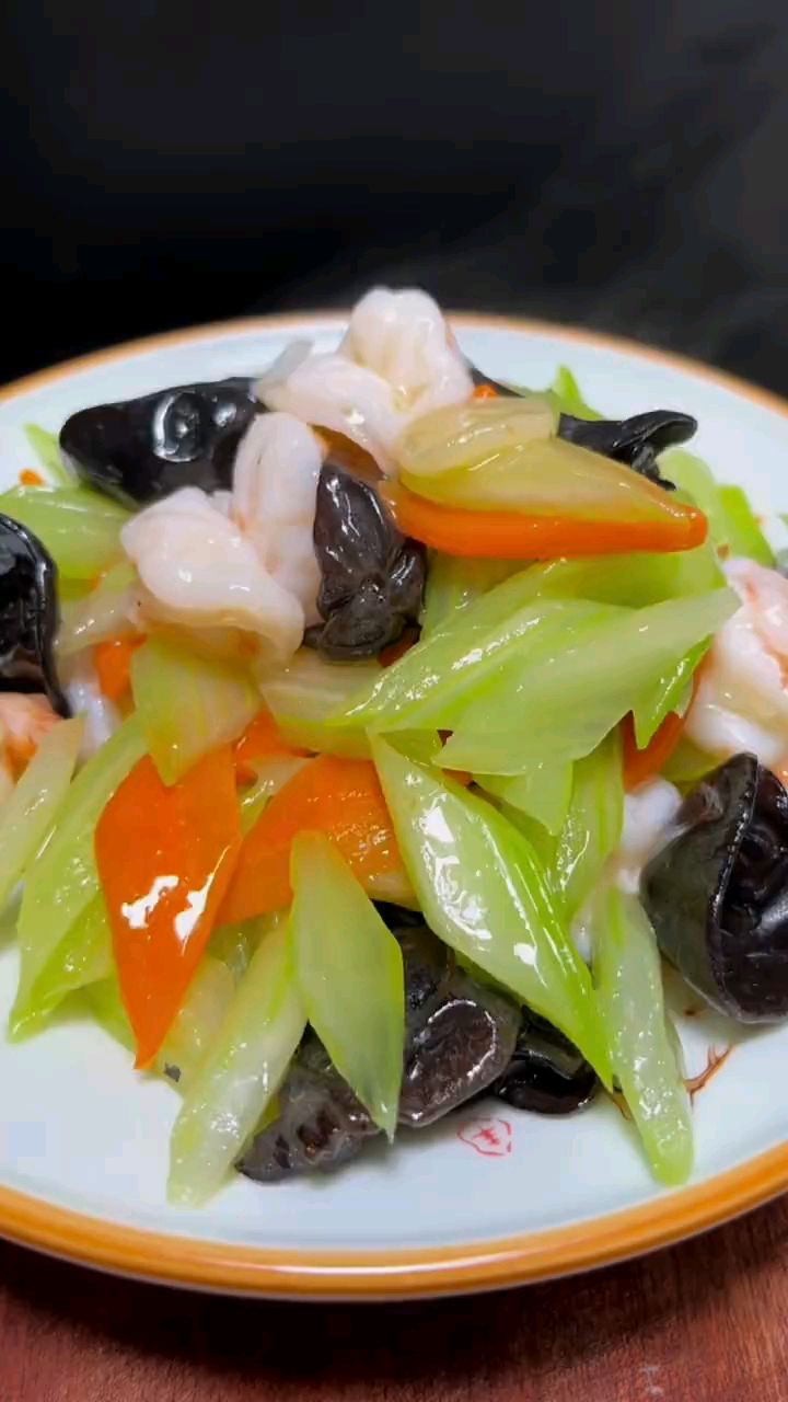 芹菜木耳炒虾仁,真健康的菜