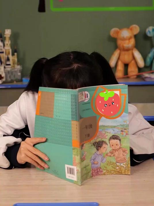 你们上课偷吃过糖吗?我被小月月举报啦555