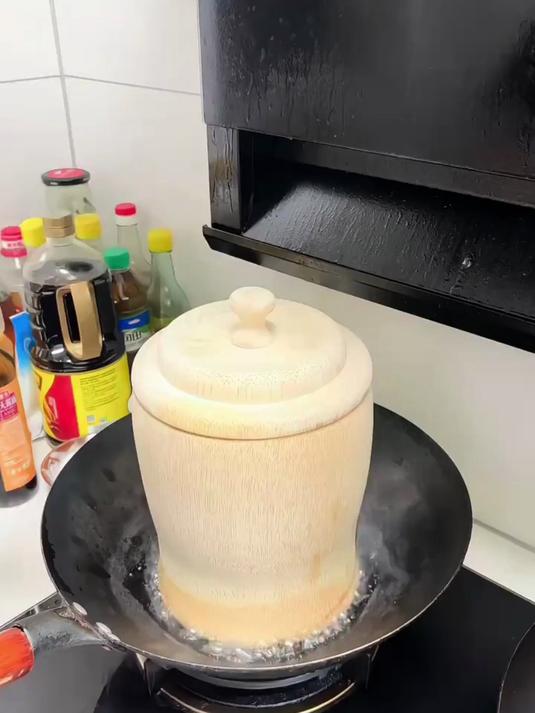 竹香满溢！手工蒸饭桶匠心打造，还原传统地道竹香饭