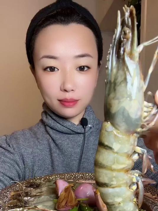 看这虾黄!黑虎虾的 “黄金”,超香!?