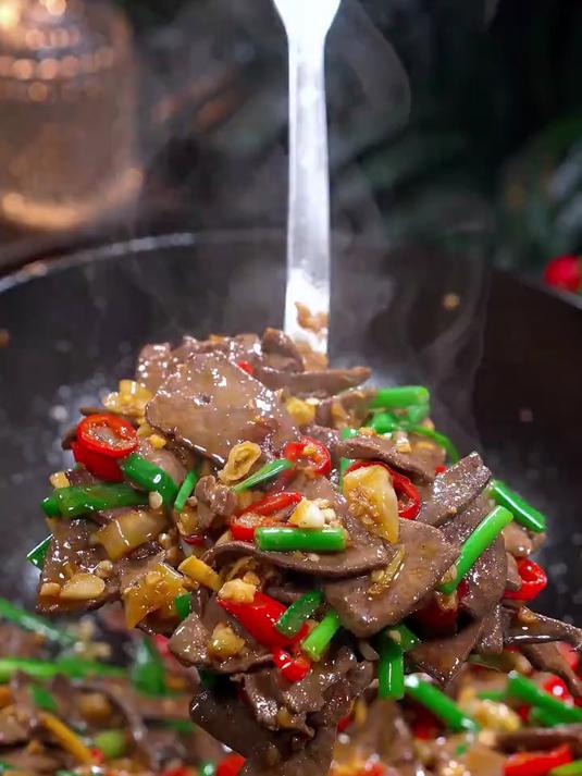 不知道吃什么下饭菜的时候你就做个泡椒炒猪肝