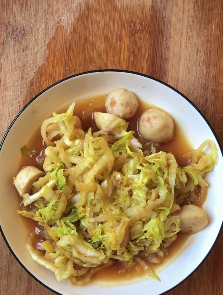 白菜怎么做最好吃,分享一道白菜炒鱼丸