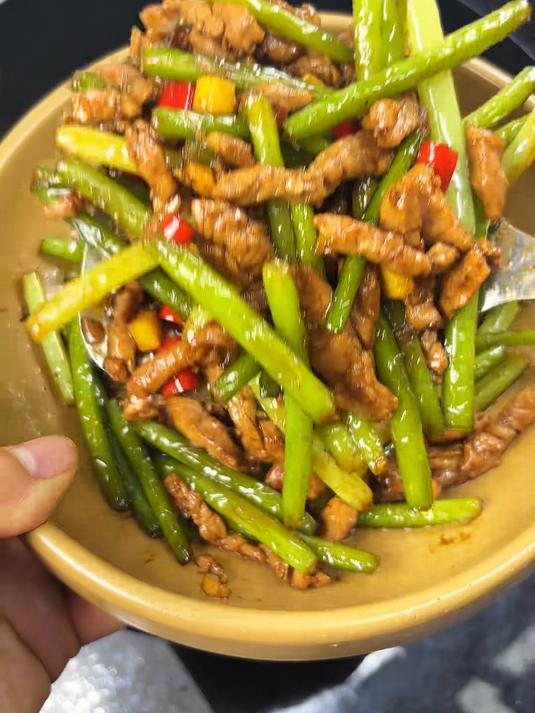 家常蒜苔炒肉丝 做法简单 一看就会 全家爱吃