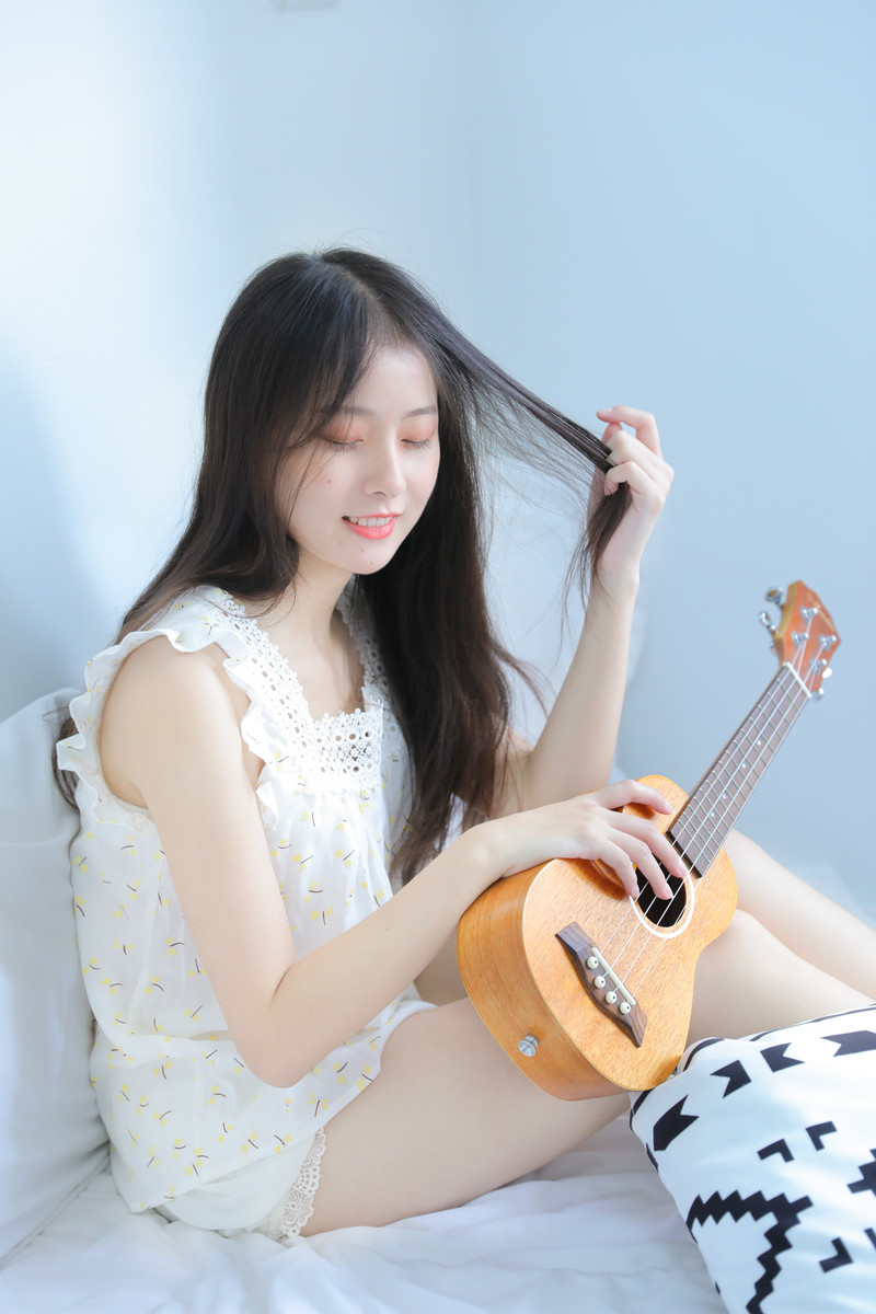 我的尤克里里姑娘-六色网