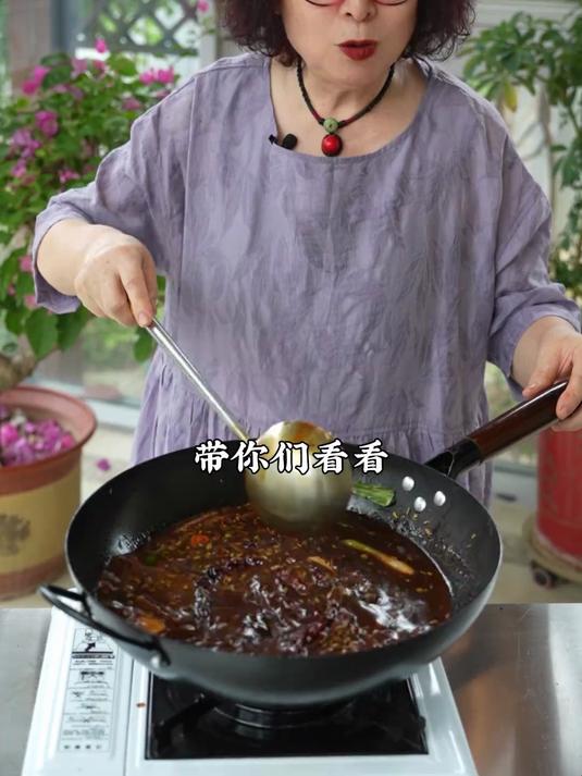 这酱牛腱子吃一口直接香迷糊啦！酱香浓郁，软烂入味