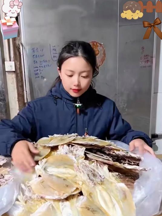 优质墨鱼干个大肉厚,海味浓郁,煲汤提鲜超合适
