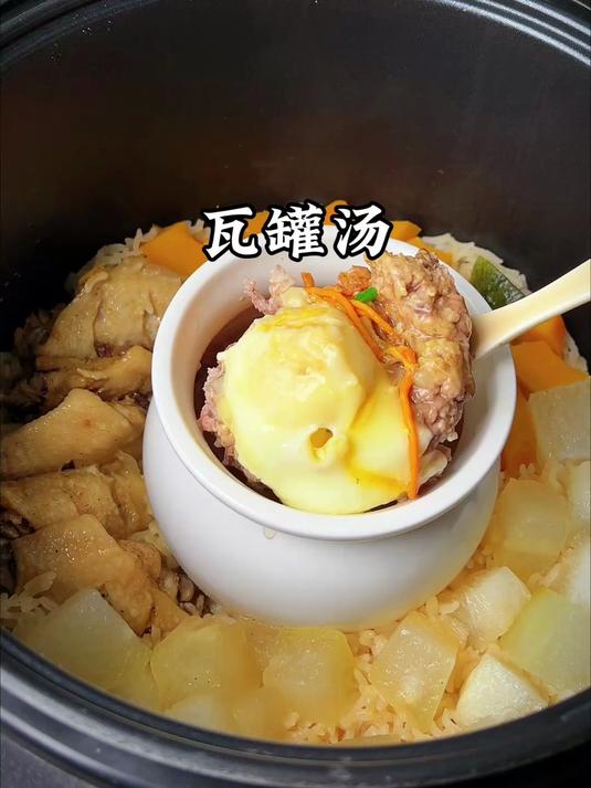 孩子身体窜得快，我隔三差五就炖瓦罐汤给孩子喝，汤鲜肉嫩又营养