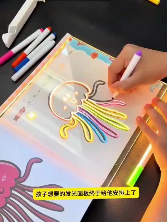 夜晚的魔法画板,让孩子的手绘闪耀光芒