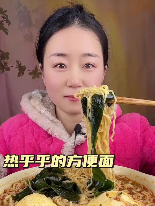热乎乎泡面汤浓面劲一口暖到胃超解馋