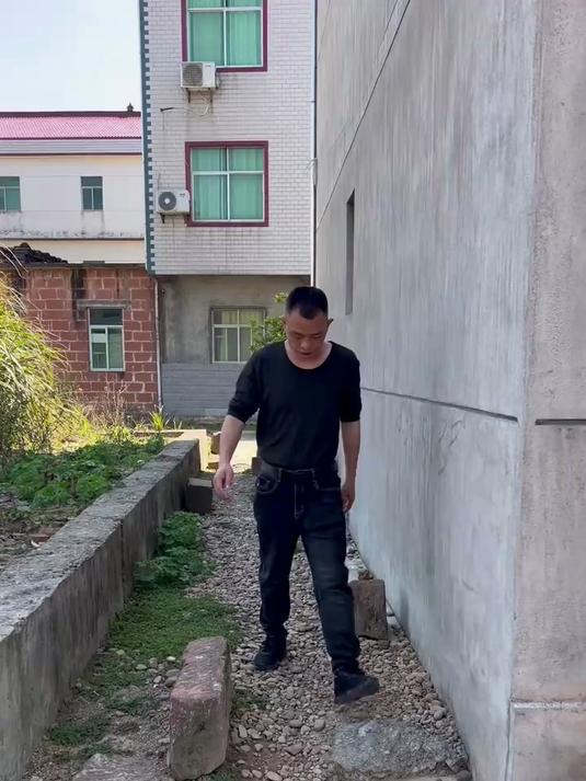 搞笑视频 黄鼠狼给鸡拜年