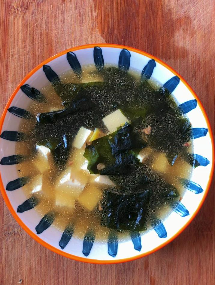 白豆腐煲汤怎么做好吃,分享一道豆腐海带汤