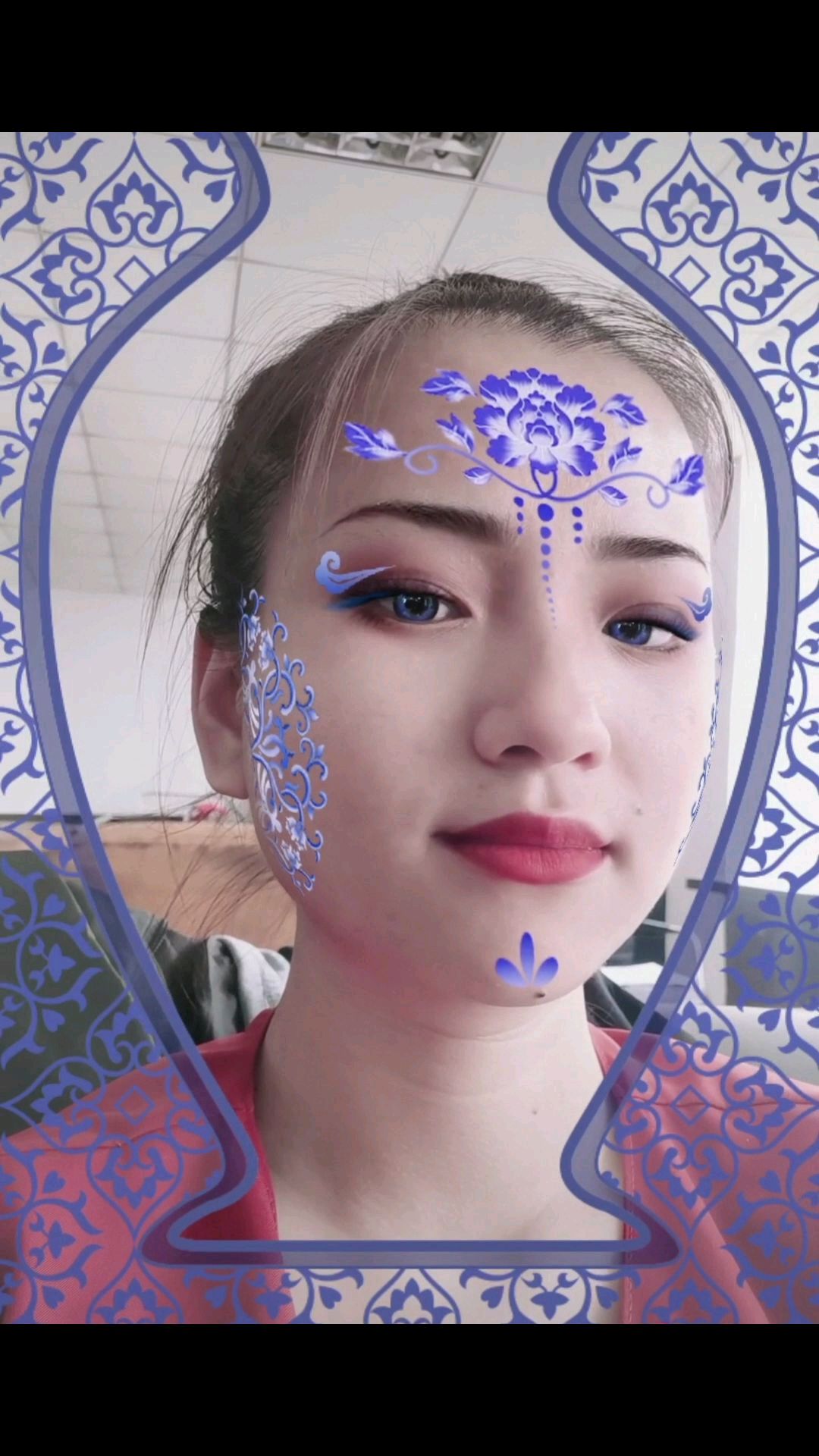 青花瓷妆容挺好看的