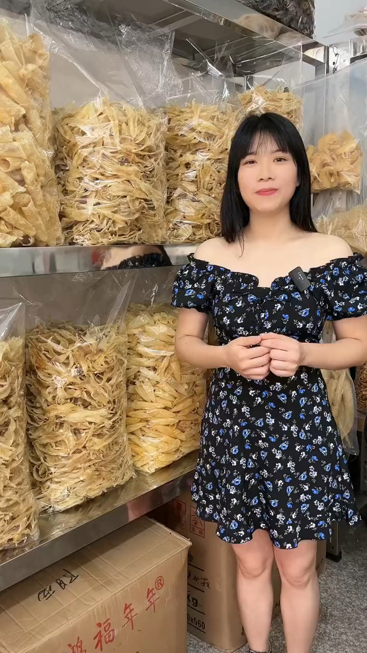 鳘鱼胶,我自己和我身边的小姐妹们都爱吃,煮汤炖牛奶都非常好。