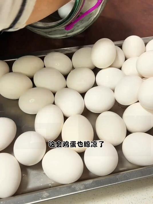 今天给大家分享一个用大料水腌咸鸡蛋的做法
