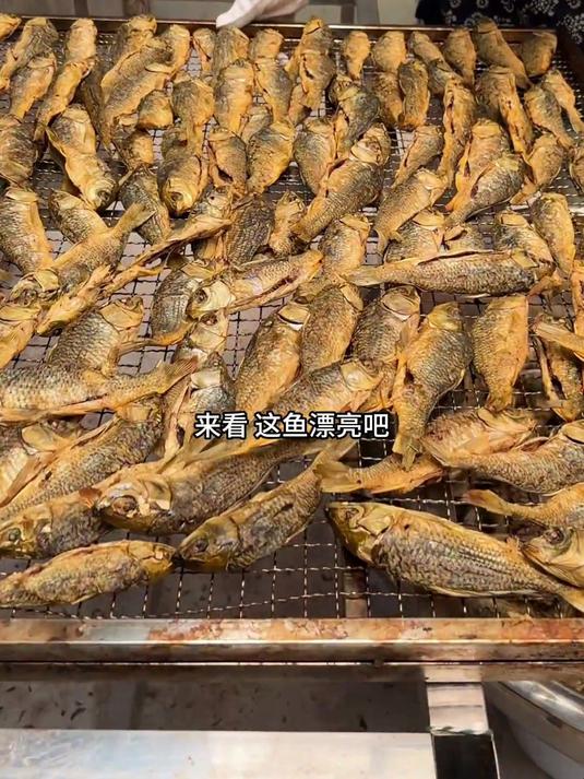 虽然很累，但亲力亲为做出来的食材更踏实熏点干田鱼好做下饭菜