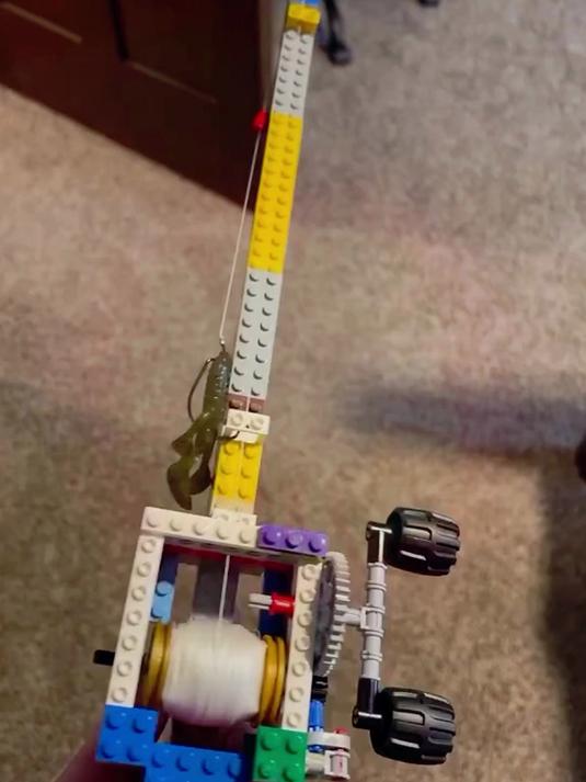用乐高积木拼装一个路亚鱼竿