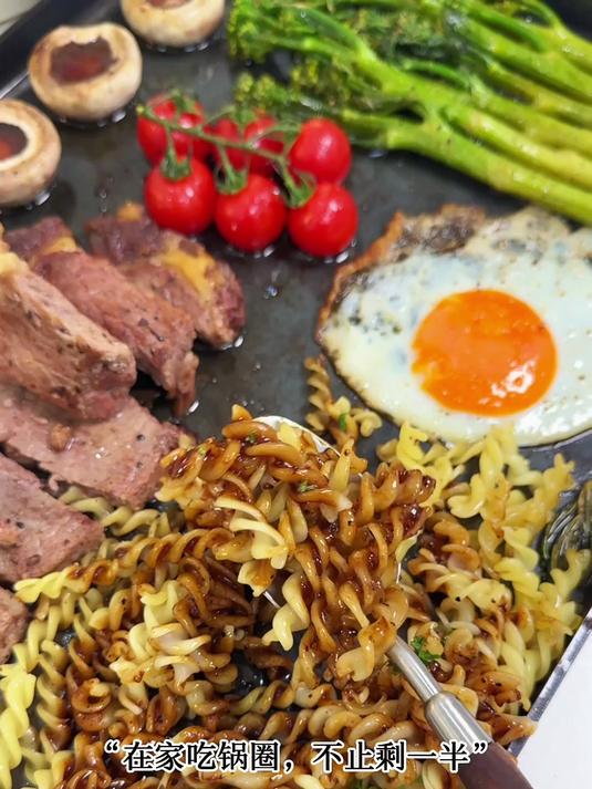 今日菜单- 牛排拼盘- 番茄肉酱意面