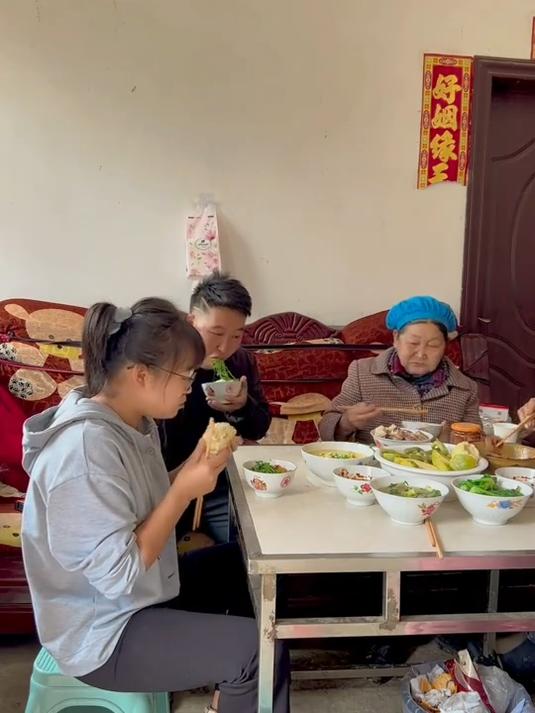 今天来个糟辣椒炒儿菜