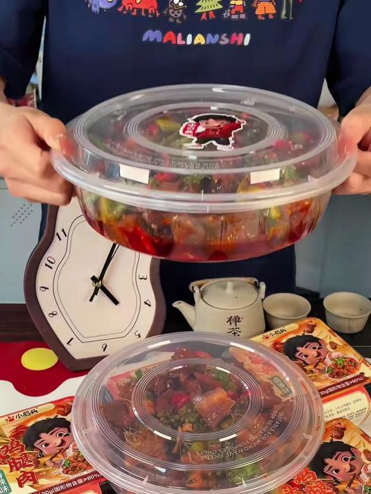 真的要被这个香辣鸡腿肉香迷糊了,鲜嫩多汁下酒来一盒太合适了!