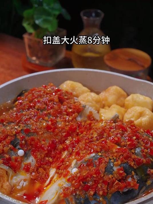 剁椒鱼头是一道很受欢迎的菜