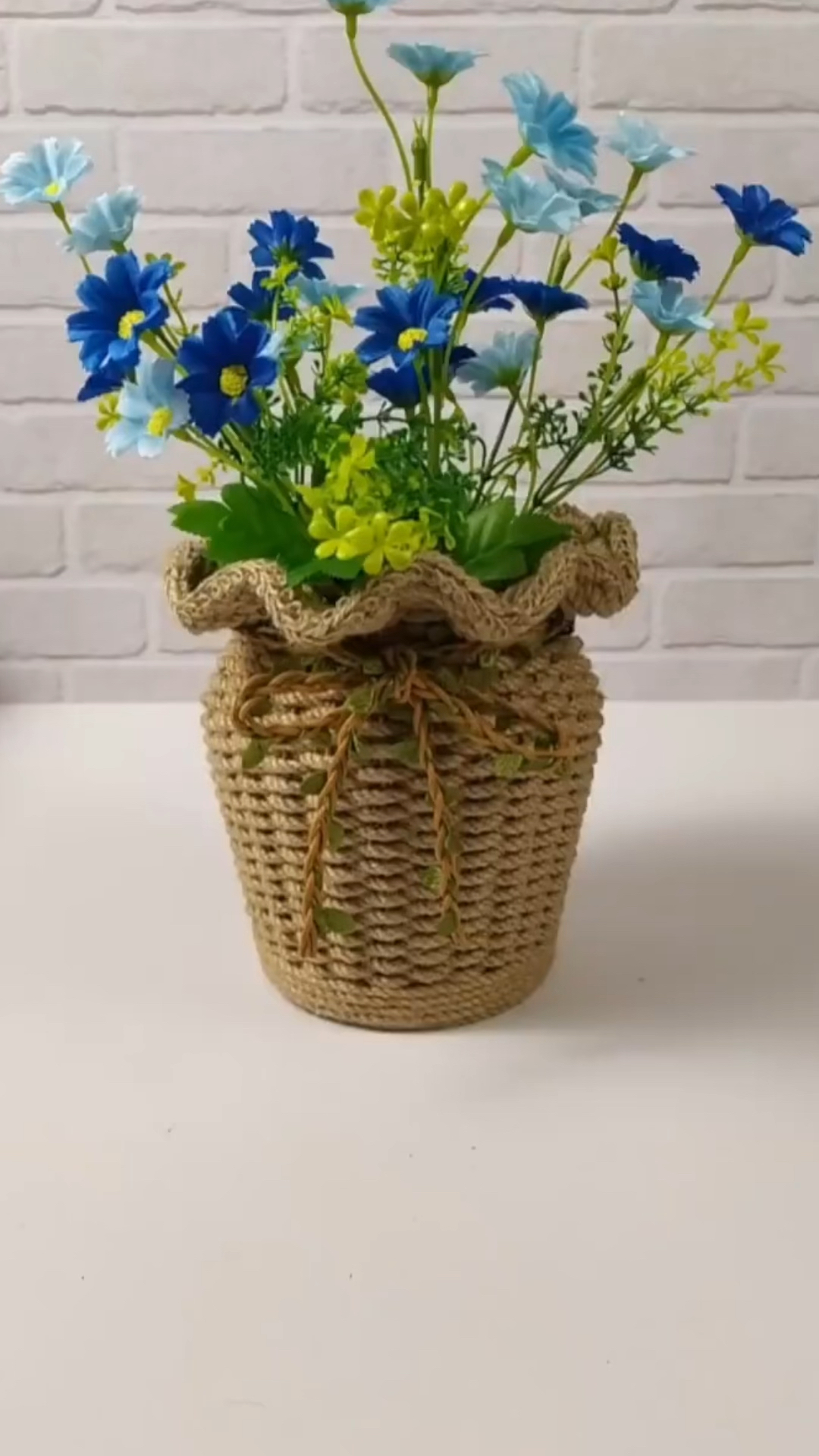 变废为宝,用泡面桶做的花瓶,你会喜欢吗?#麻绳手工