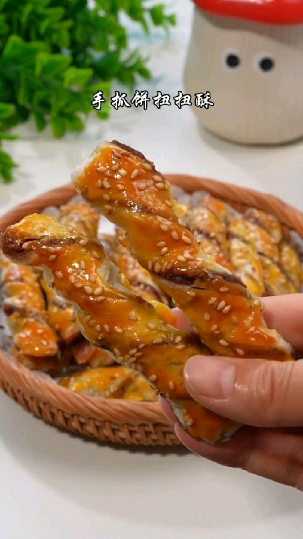 手抓饼和红豆沙,扭一扭烤一烤,酥脆香甜巨好吃#红豆扭扭酥#自制美食#美食分享#美食