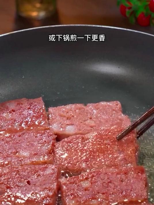 自己做的午餐肉简直太香啦,肉质细腻有弹性,孩子吃了也放心!