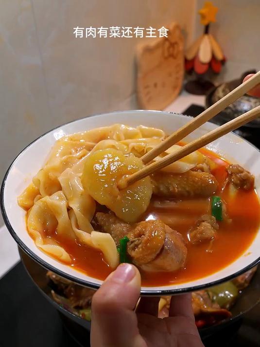 吃不完的饺子皮,用来做大盘鸡,简直香迷糊了