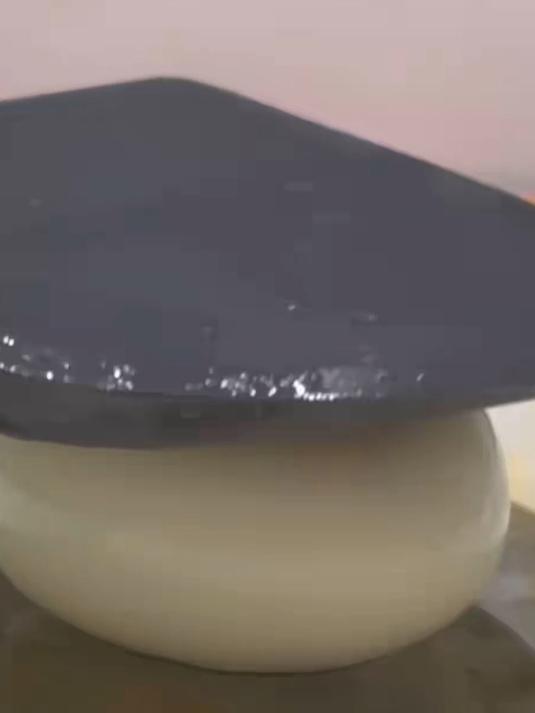 女子用卤蛋摆盘骗朋友是蛋糕,“还原料理,把蛋糕还原成鸡蛋”