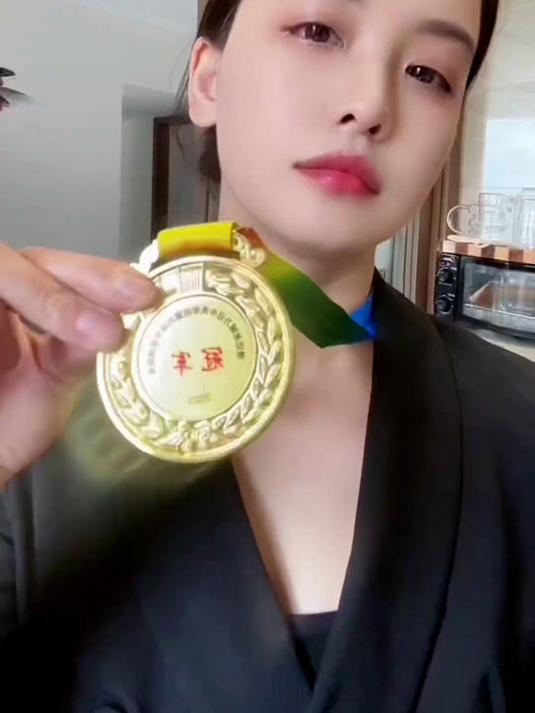 乌鸡汤的家常做法,汤鲜味美无腥味,营养又美味