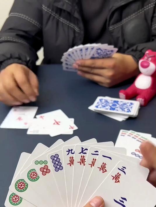 麻将纸牌怎么收纳？144张和传统麻将一样全通用，卷起来不占空间
