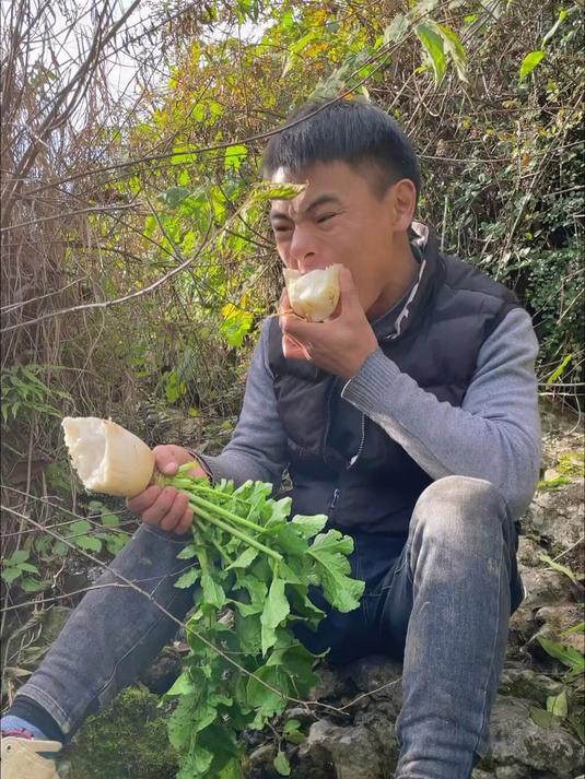 今年老妈不在家,好像别人家都开始吃豌豆尖青菜了
