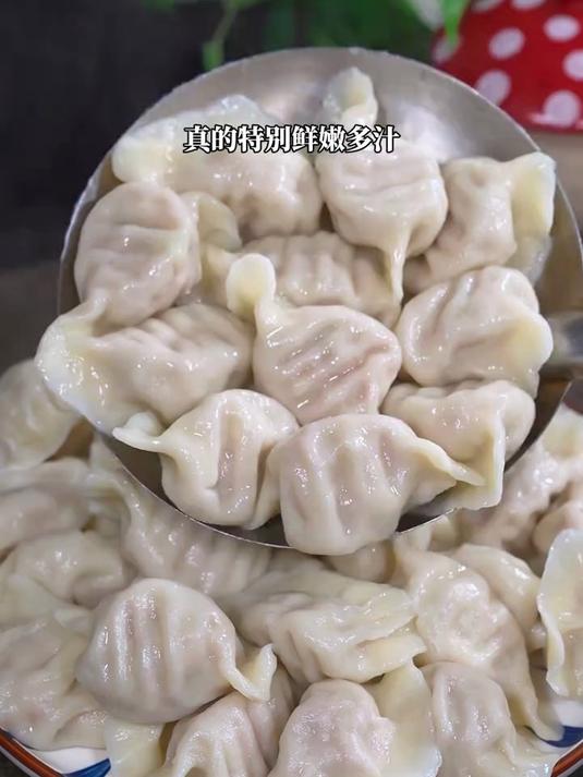 白菜猪肉馅的饺子，这样调鲜嫩多汁
