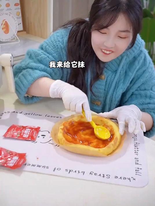 #春暖花开的日常#把吃不完的馒头爆改成至尊披萨,奶香浓郁好吃哭了(4)