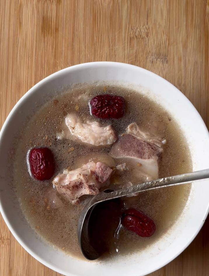 猪脚煲汤最佳配料，像我这样配红枣最佳