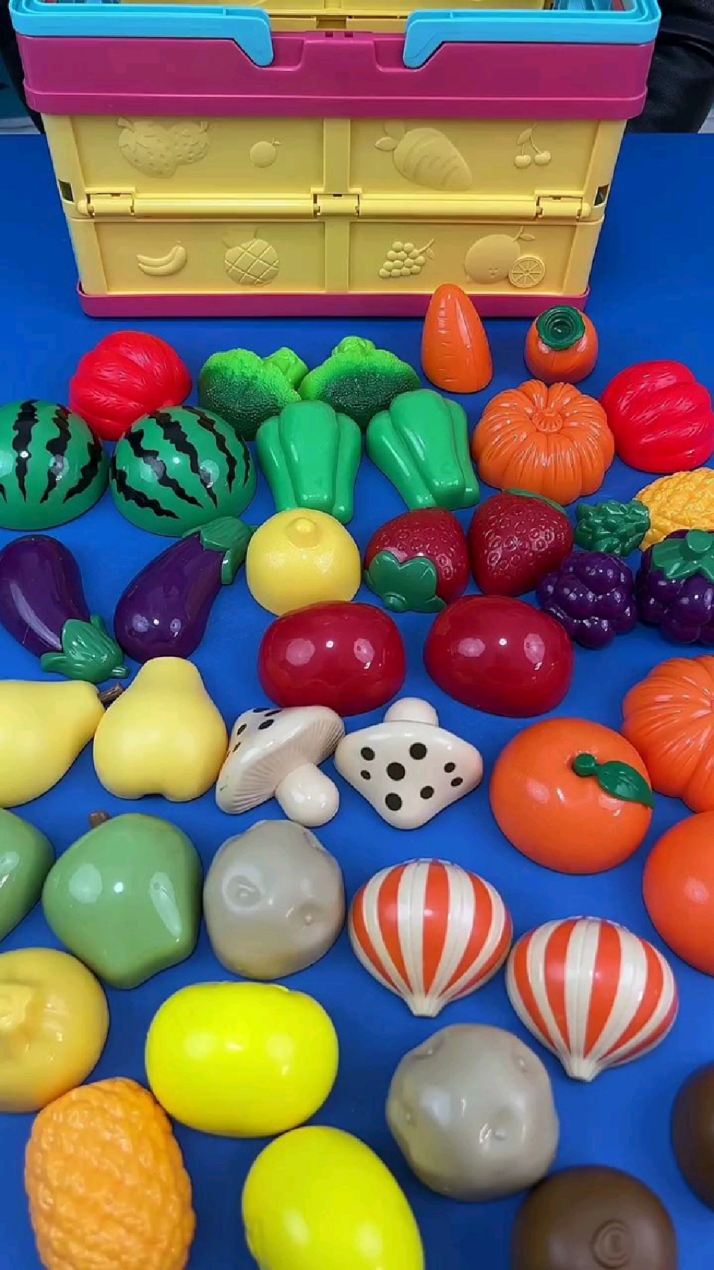 各种各样的水果蔬菜拼图