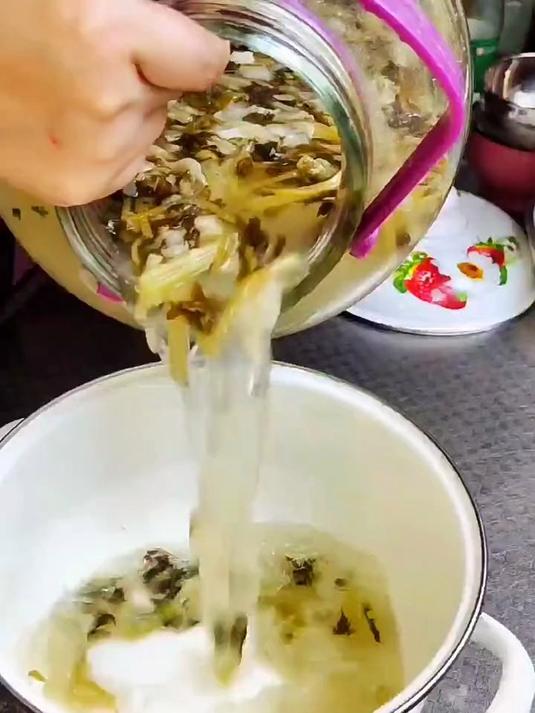 如果说酸菜温暖了东北人的冬天,那么浆水就清新了陕西人的夏天