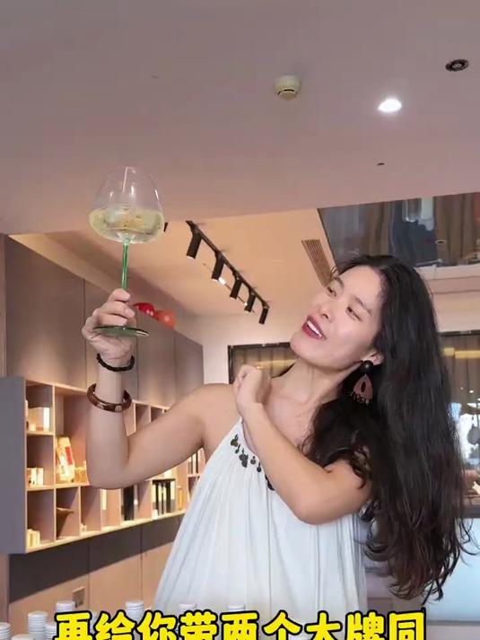 #白葡萄酒推荐#夏日微醺刚需！雷司令白葡萄酒，青苹果果香，冰镇更好喝，性价比拉满#微醺时刻