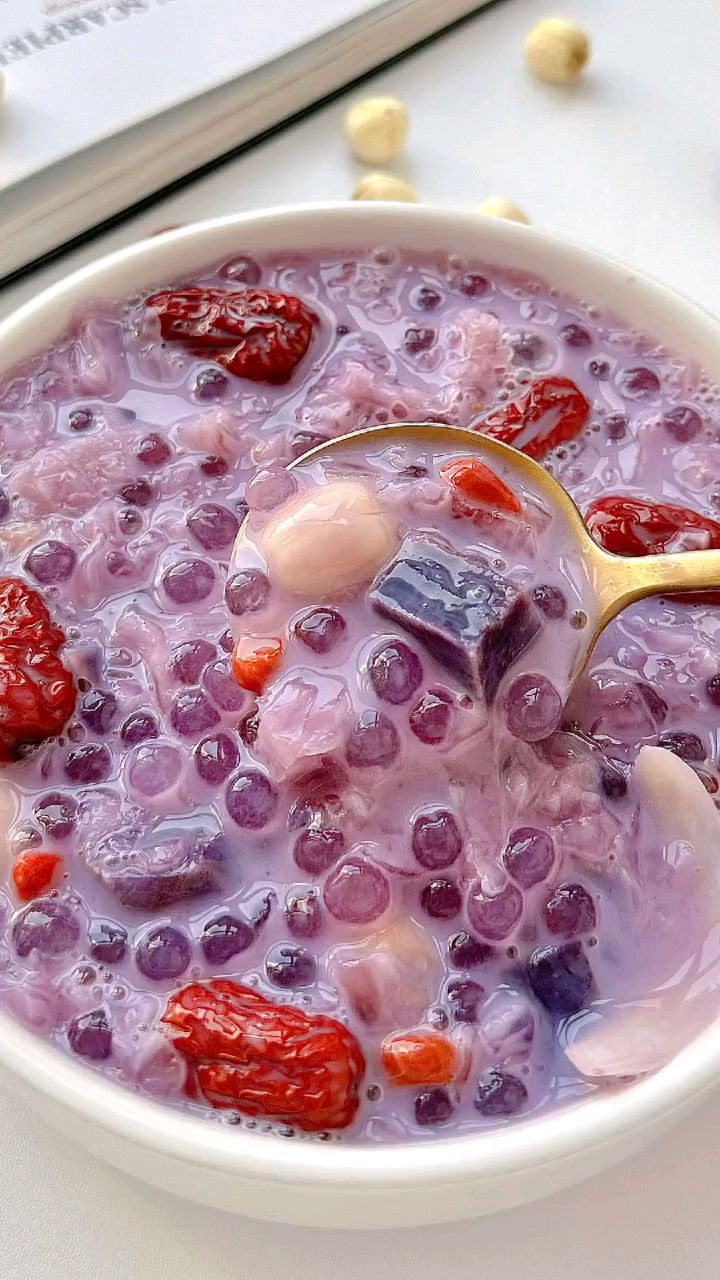 一定要试试这个紫薯西米银耳羹!真的太润太好喝了!