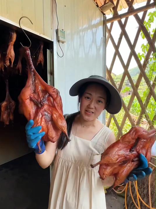 四川宜宾传统工艺柴火烟熏腊板鸭喜欢的朋友可以试一试