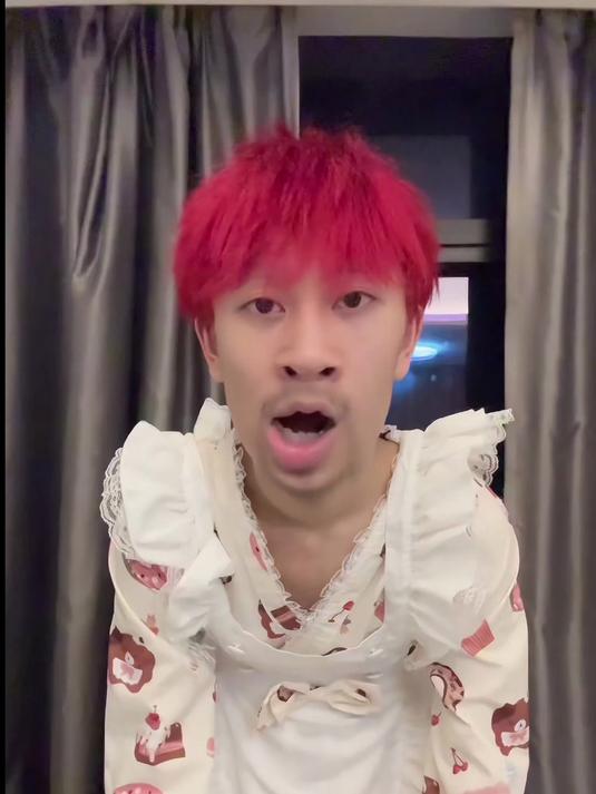比起草莓蛋糕我更喜欢你噢宝宝