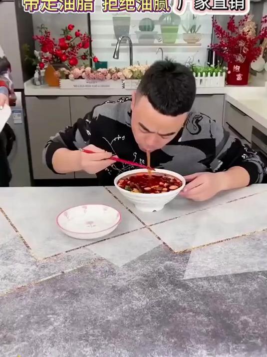 这个吸油纸真的太实用了,吸完油之后吃起来味道一样,还不会油腻