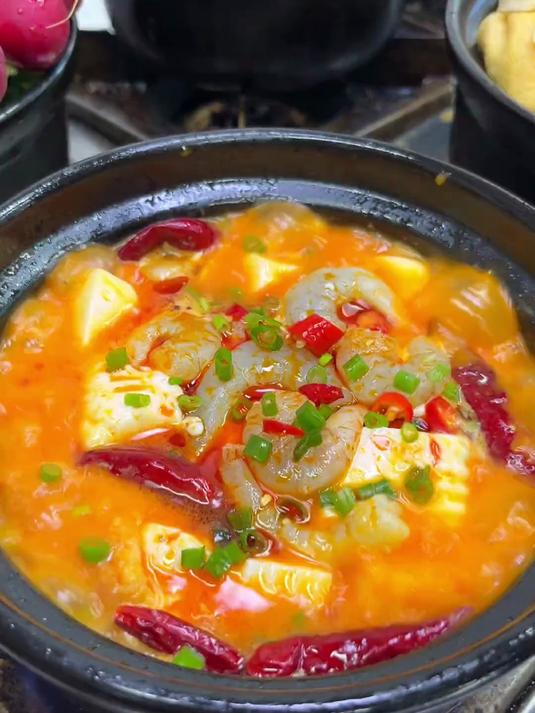 特色砂锅菜,22道经典热菜,8道精品凉菜,一年四季不过时