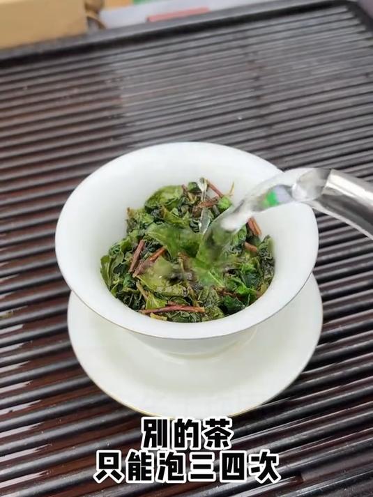 看这茶汤金黄透亮,这罐铁观音品质超绝!