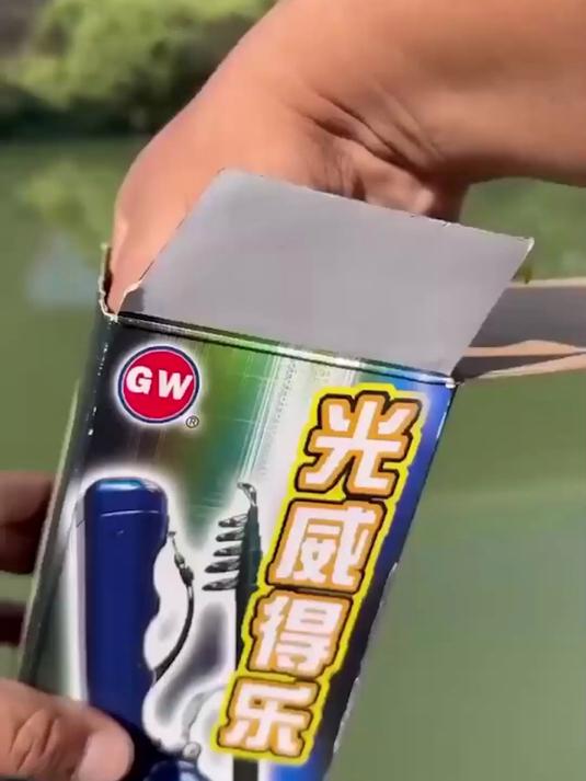   后备箱太乱？这款折叠鱼竿收短半米，双摇臂搏大物，碳素轻硬手感绝了