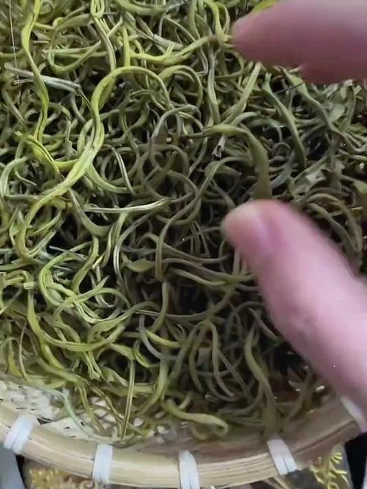 肾精草 肾经草又名石韦,据说男人吃了嗷嗷叫～