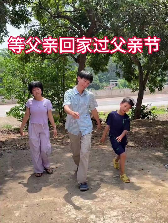 带姐弟俩上街买菜,给爸爸做一桌美味的饭菜,等他回家团圆 (01)#真实生活记录#