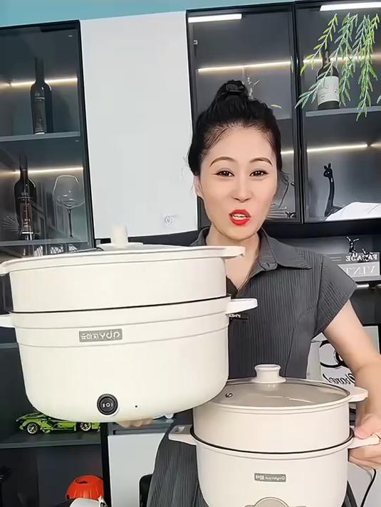 多功能电煮锅上蒸下煮,还带蒸屉蒸鸡蛋包子煮面条,火锅都可以