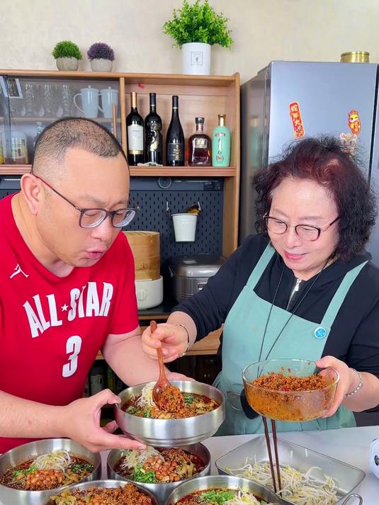 这肉酱酸辣粉太好吃了！酸爽开胃特别解馋！嗦上一碗真过瘾